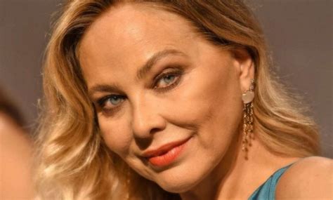 ornella muti nuda|Ornella Muti senza veli a 65 anni: il fisico perfetto nella foto sexy ...